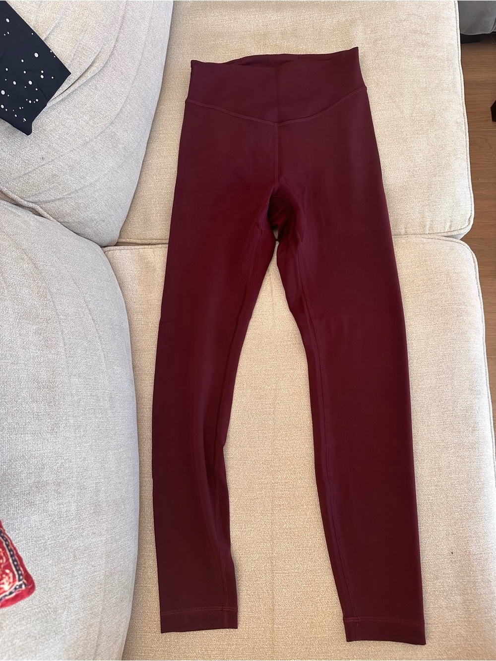 EUC Lululemon wunder under smooth cover size 4 in plum